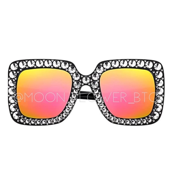MoonFlowerBtq Accessories - ❤️SOLD❤️ Oversized Square Fashion Sunglasses